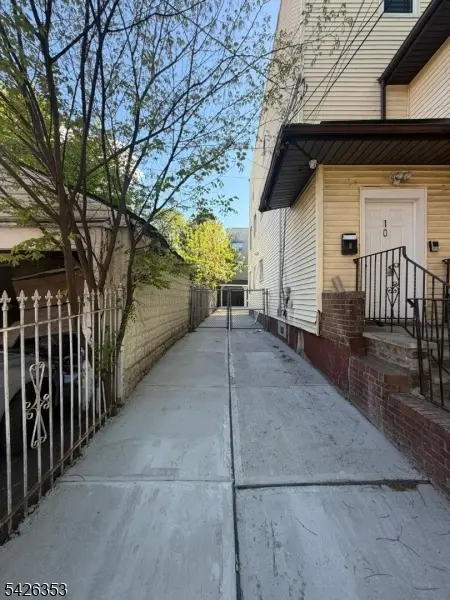 10 Tillinghast St #1, Newark City, NJ 07108