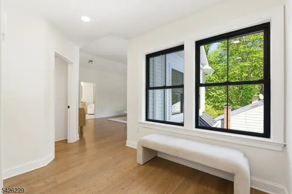 61 Hickory St, Metuchen Boro, NJ 08840