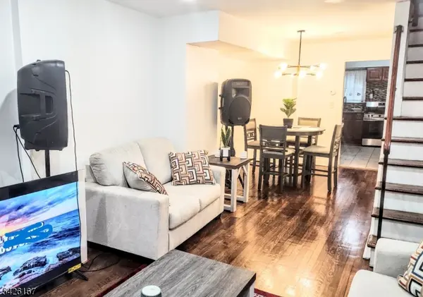 8 Van Nostrand Ave, Jersey City, NJ 07305