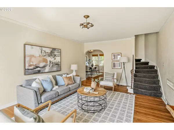 4353 NE HALSEY ST #4, Portland, OR 97213