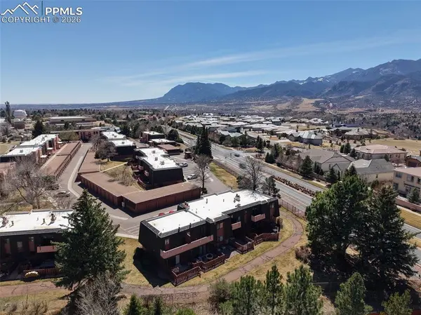 2973 Mesa RD #A, Colorado Springs, CO 80904