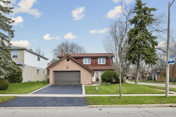 22 Denlow BLVD, Toronto C13, ON M3B 1P4