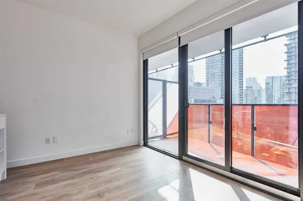 215 Queen ST W #1716, Toronto C01, ON M5V 0P5