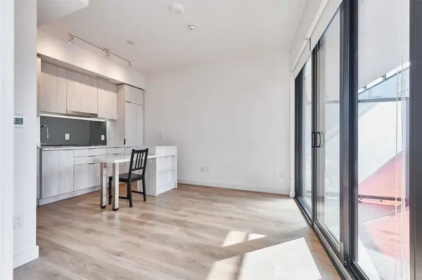 215 Queen ST W #1716, Toronto C01, ON M5V 0P5