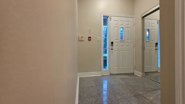 2 Rean DR #TH 17, Toronto C15, ON M2K 3B8