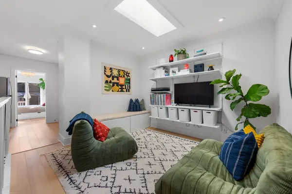 283 Chisholm AVE, Toronto E03, ON M4C 4W5