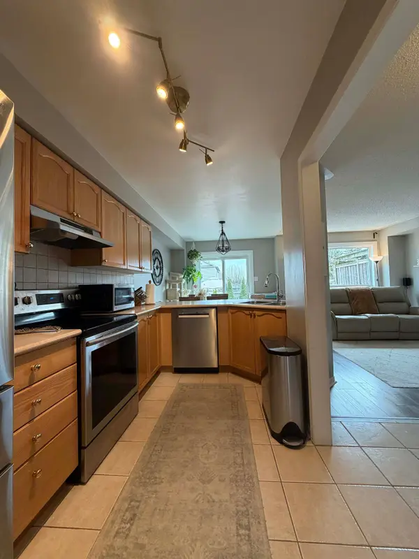 63 Candlebrook DR S, Whitby, ON L1R 2V6