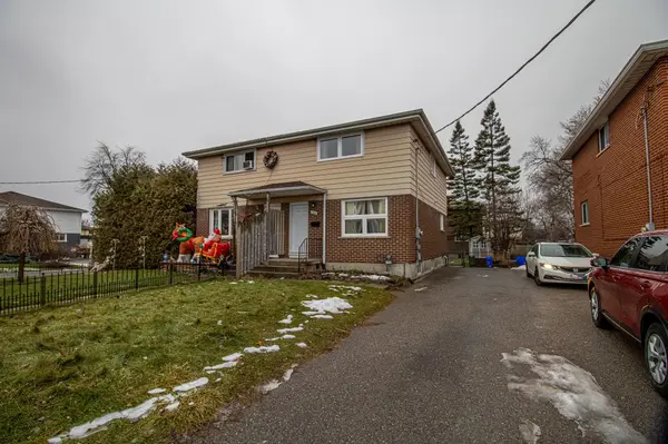 1098 Cedar ST, Oshawa, ON L1J 3R9