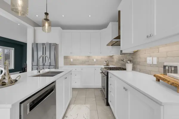 18 Cypress Point ST, Barrie, ON L4N 6J9