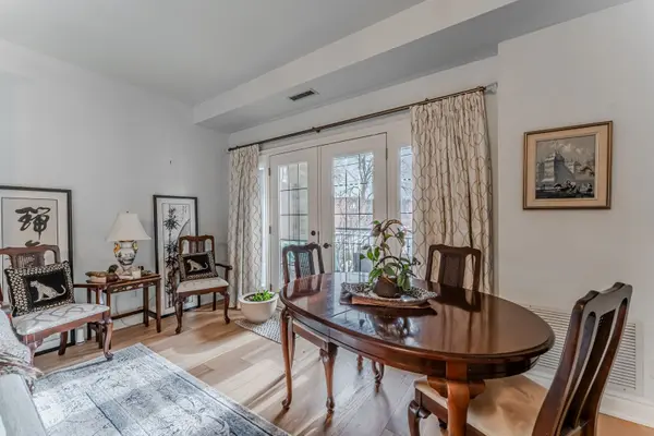 200 Collier ST #104, Barrie, ON L4M 1H7