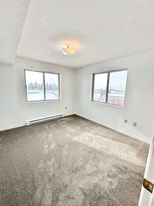 130 Bell Farm RD #314, Barrie, ON L4M 6J4