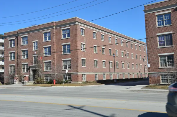 359-363 Duckworth ST, Barrie, ON L4M 3X8