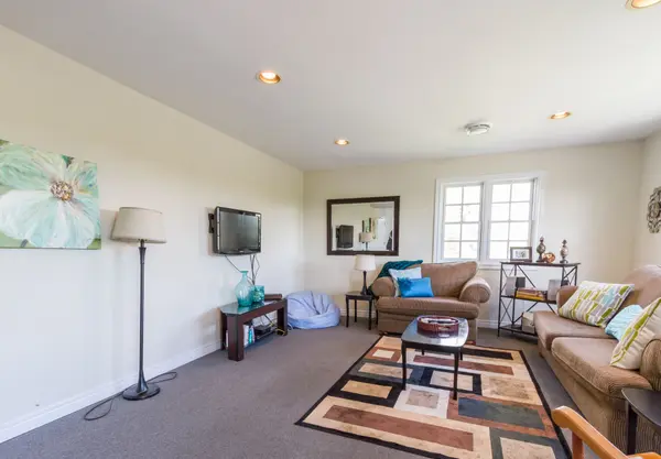 359-363 Duckworth ST, Barrie, ON L4M 3X8