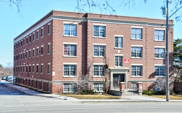 359-363 Duckworth ST, Barrie, ON L4M 3X8