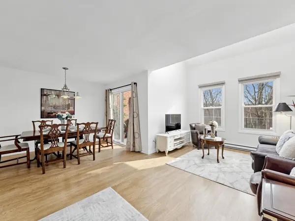 530 Falgarwood DR #21, Oakville, ON L6H 1N3