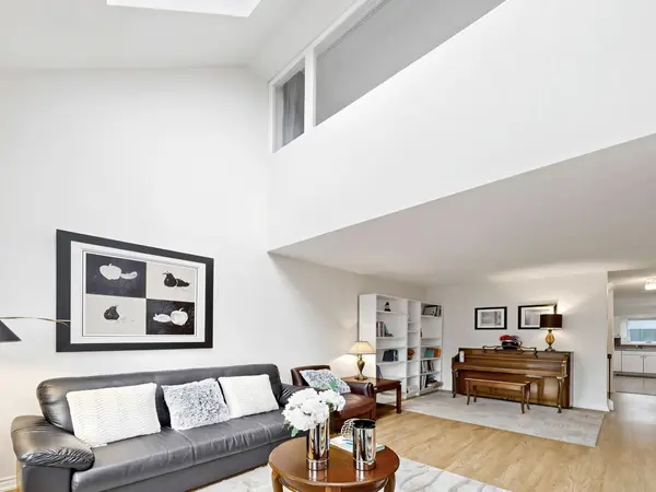 530 Falgarwood DR #21, Oakville, ON L6H 1N3