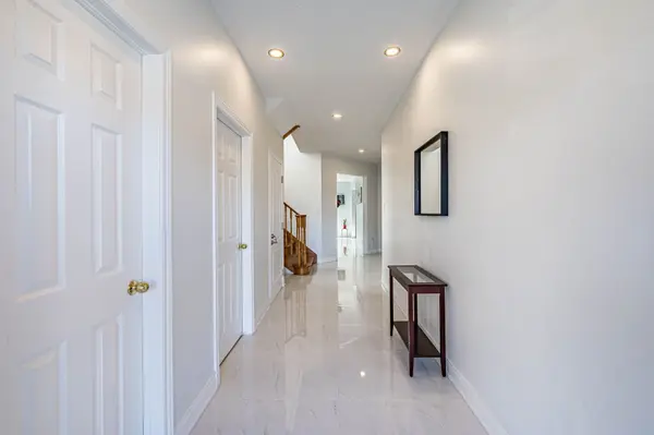 23 Smoothwater ST, Brampton, ON L6R 2G2