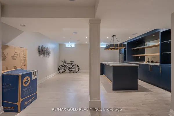 61 Yellowknife RD, Brampton, ON L6R 0B3