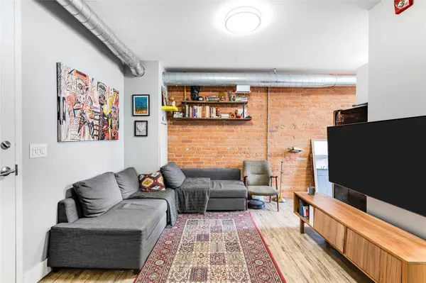 2870 Dundas ST W #309, Toronto W02, ON M6P 1Y8