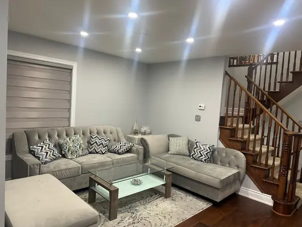 1657 Samuelson CIR, Mississauga, ON L5N 7Z8