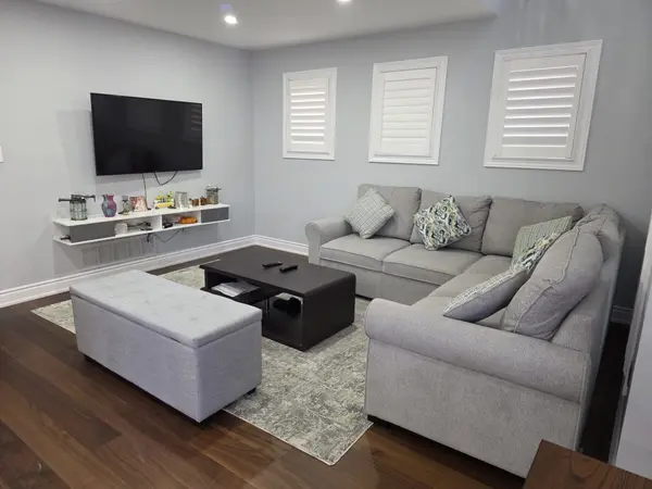 1657 Samuelson CIR, Mississauga, ON L5N 7Z8