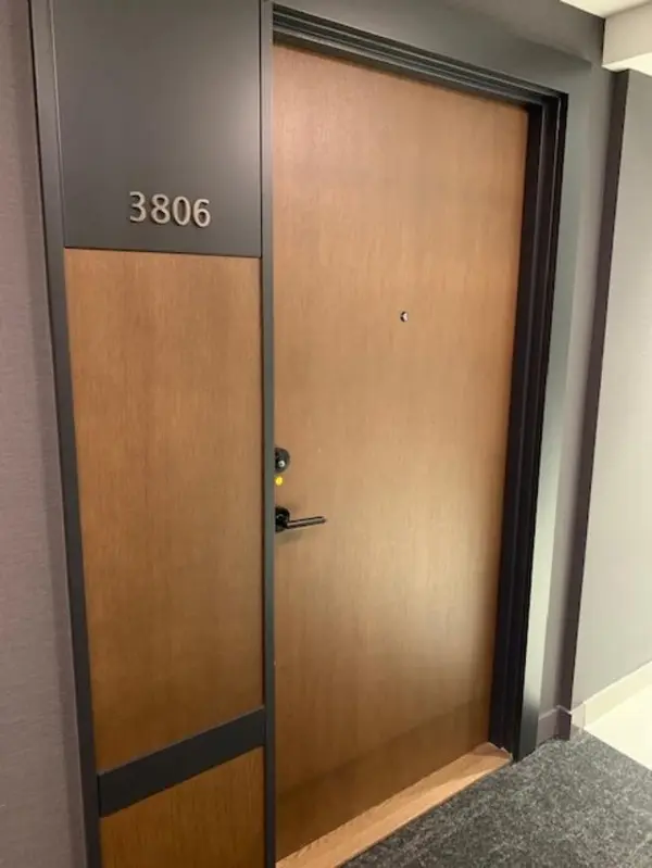 4065 Confederation Pkwy #3806, Mississauga, ON L5B 4N1