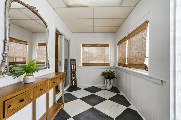 60 Woodbury RD, Toronto W06, ON M8W 1X7