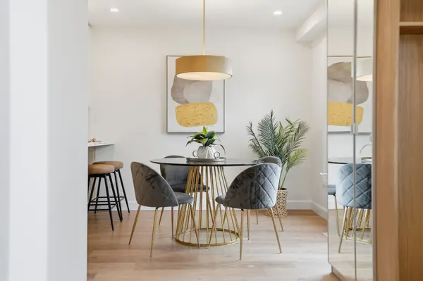 8 Chudleigh ST, Hamilton, ON L9H 7E4