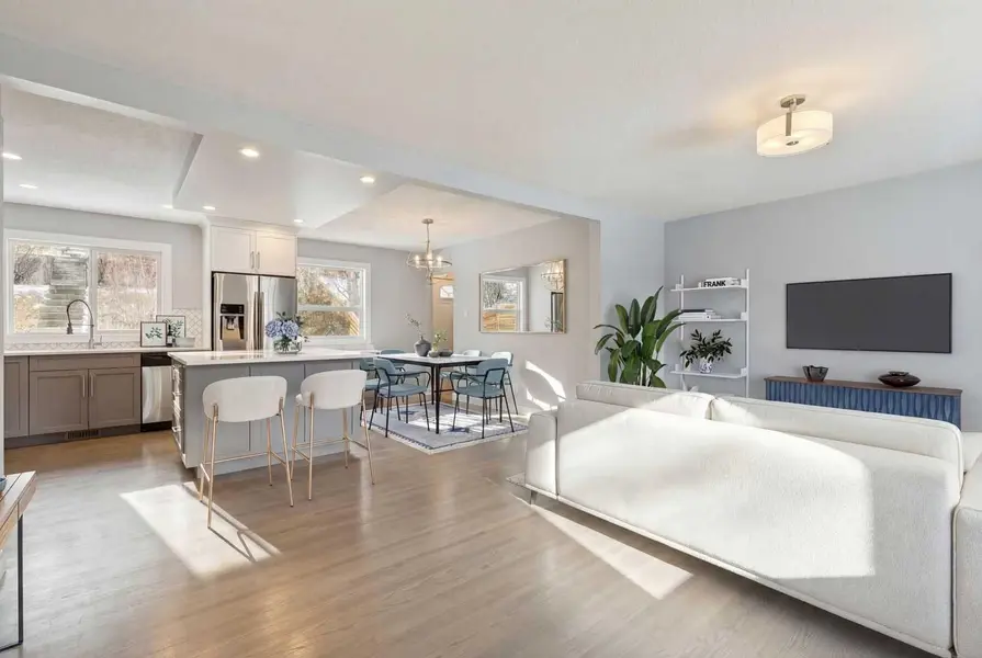 40 Henefer RD SW, Calgary, AB T2V 3B4