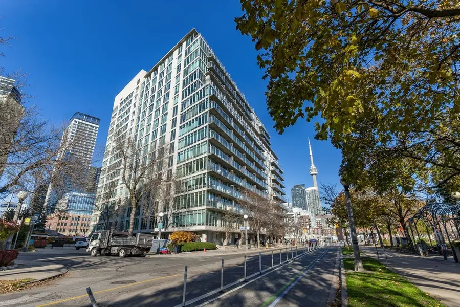 650 Queens Quay W #915, Toronto C01, ON M5V 3N2
