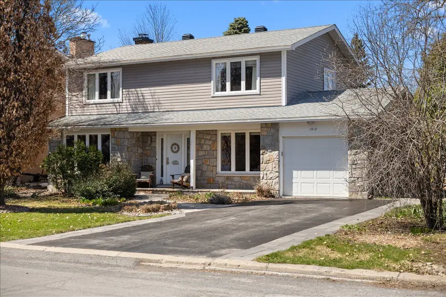 1912 Oakdean CRES, Beacon Hill North - South And Area, ON K1J 6H3