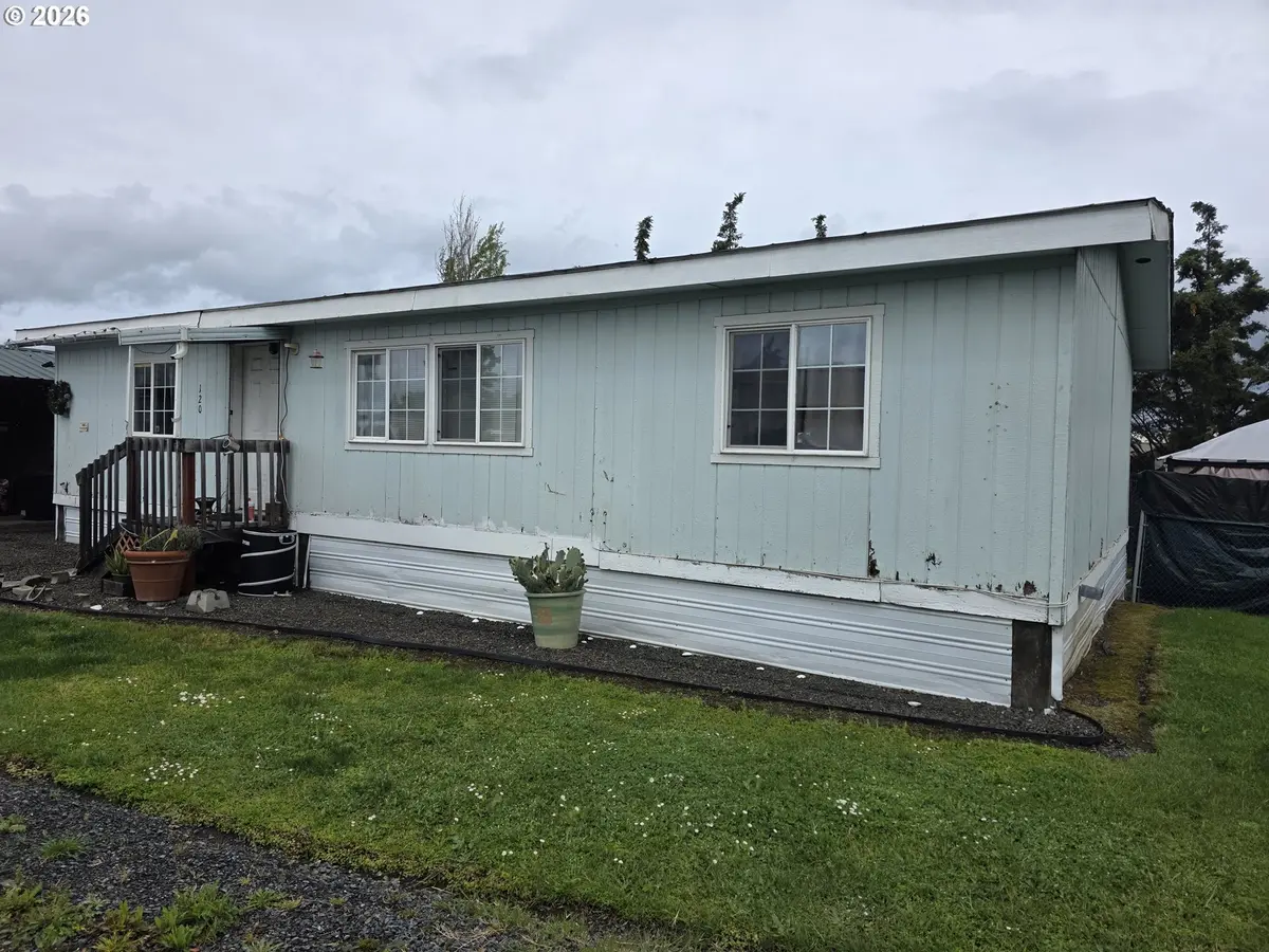 120 BERRY LOOP LN, Roseburg, OR 97471