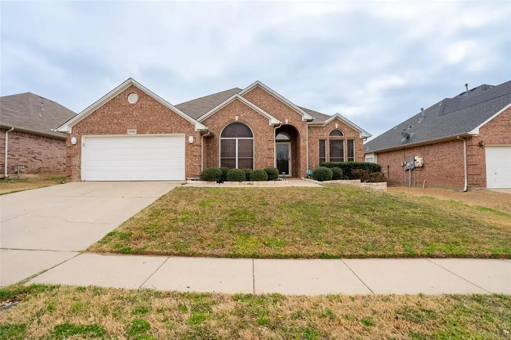 8700 Shadow Trace Drive, Fort Worth, TX 76244