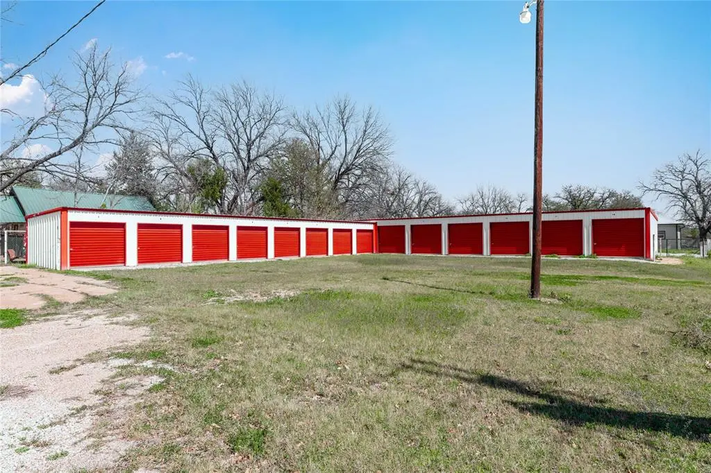 409 N Travis Street, De Leon, TX 76444