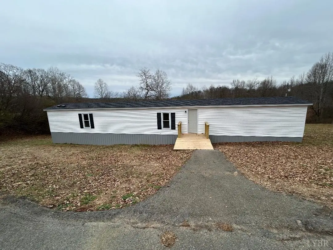 5334 Smith Mountain Lake Pkwy, Huddleston, VA 24104