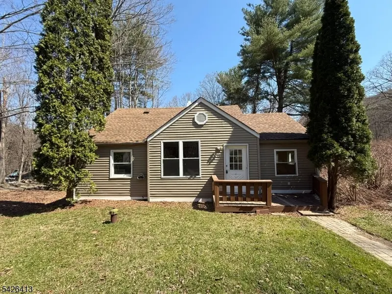 13 River Dr, Jefferson Twp., NJ 07885