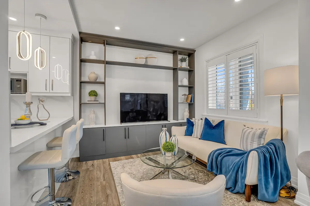 70 Clovelly AVE, Toronto C03, ON M6C 1Y3