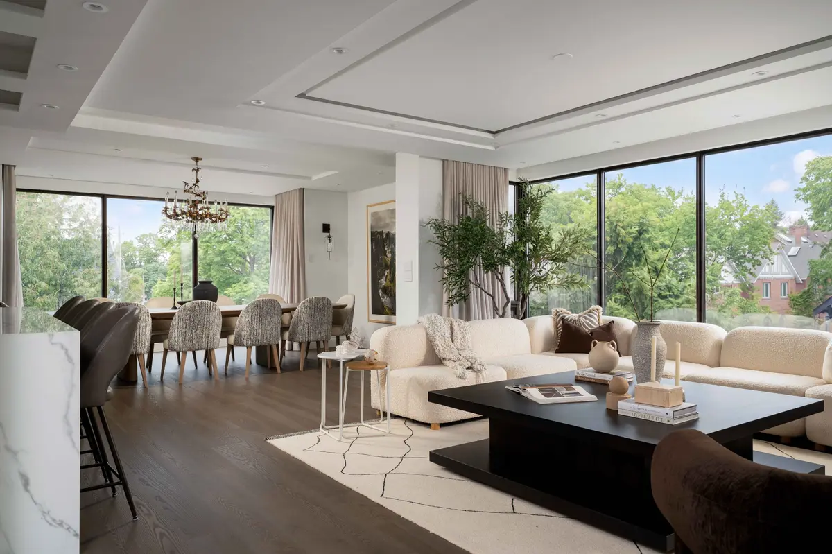 342 Spadina RD #405, Toronto C03, ON M5P 2V4