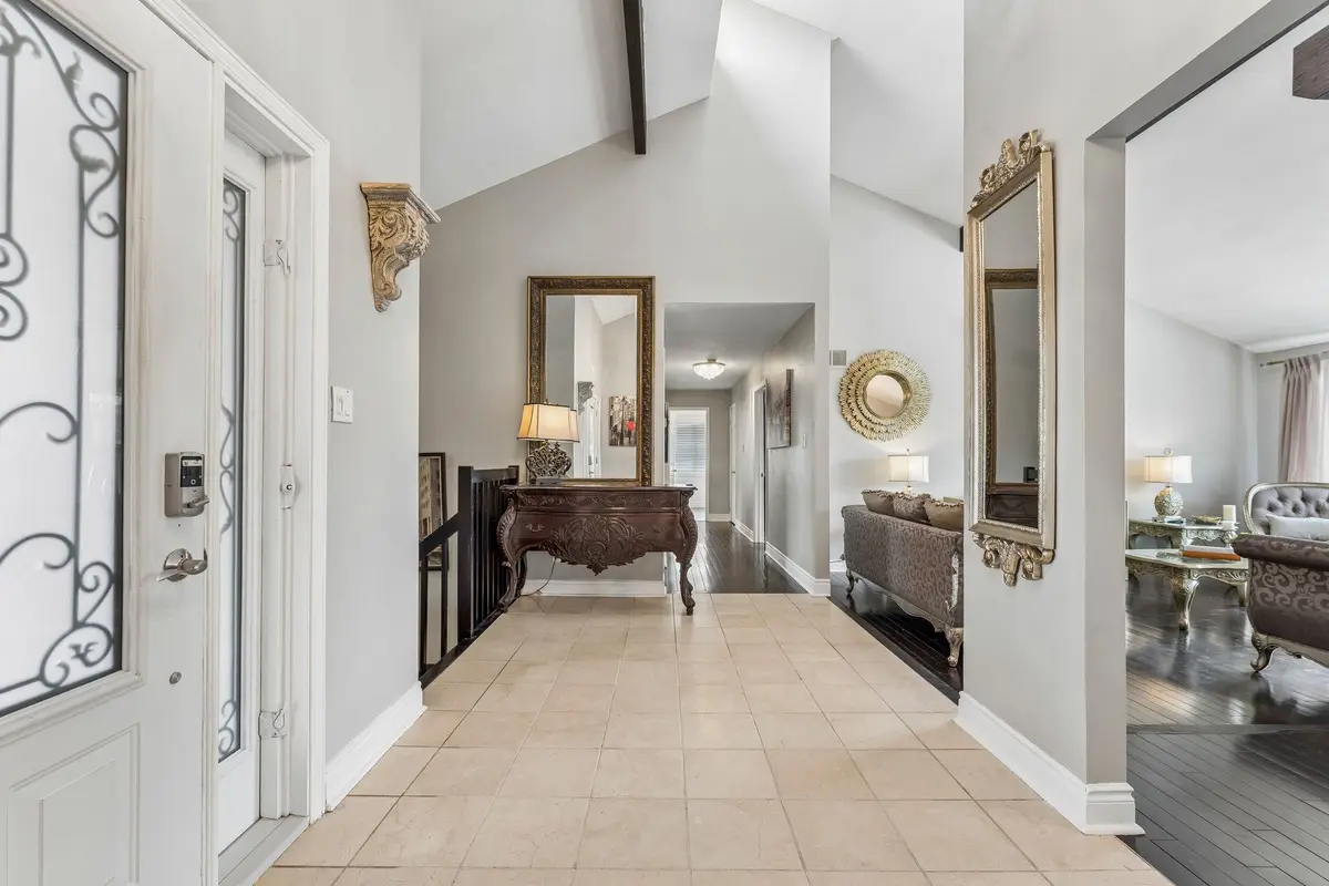 16 Hilltop CRES, East Garafraxa, ON L9W 6B8