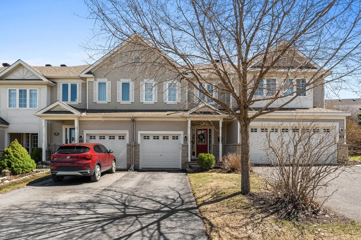 199 Golflinks DR, Barrhaven, ON K2J 5M8