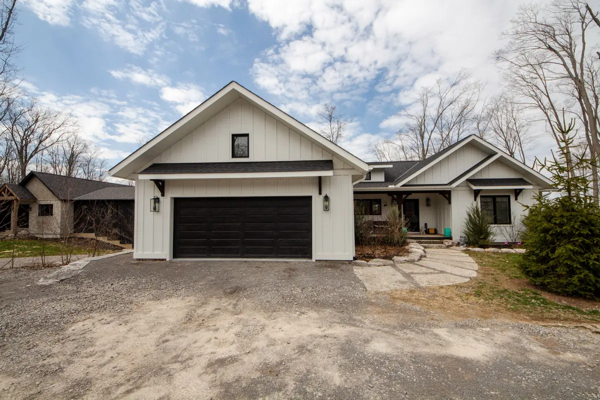 24 Rory DR, Selwyn, ON K0L 2H0