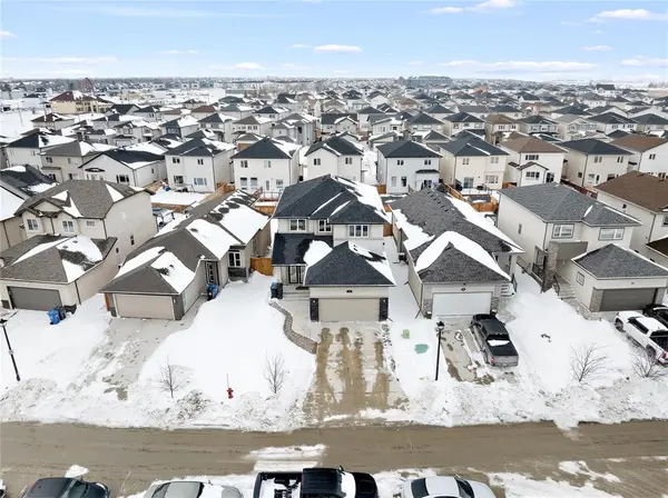 54 Daylan Marshall Gate, Winnipeg, MB R2P 1X9