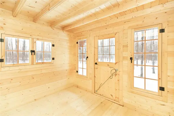 40125 48 RD North RD, St Genevieve, MB R5J 0A2