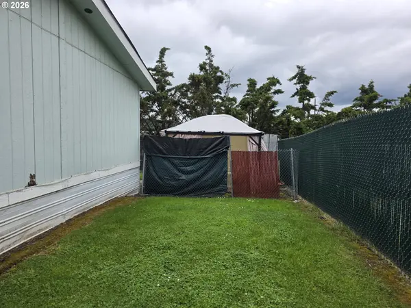 120 BERRY LOOP LN, Roseburg, OR 97471