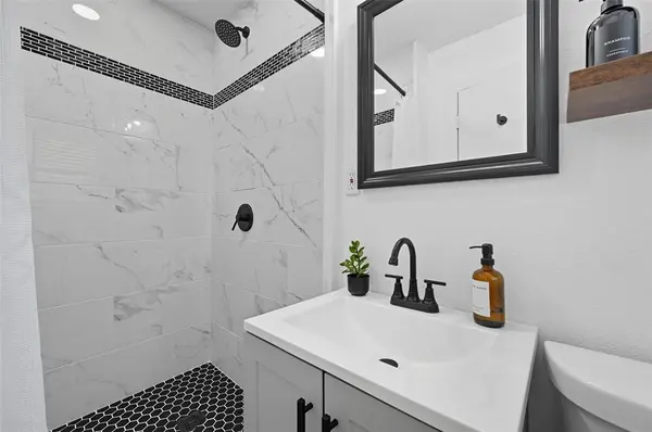 1310 W Cedar Street, Arlington, TX 76012