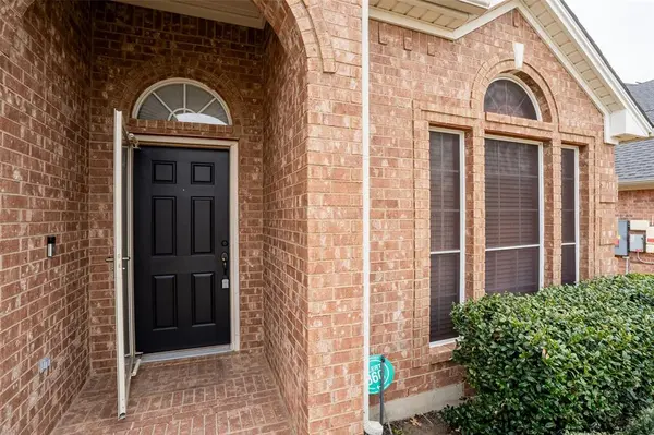 8700 Shadow Trace Drive, Fort Worth, TX 76244