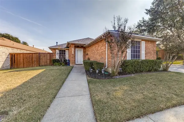 218 Streamside Drive, Desoto, TX 75115