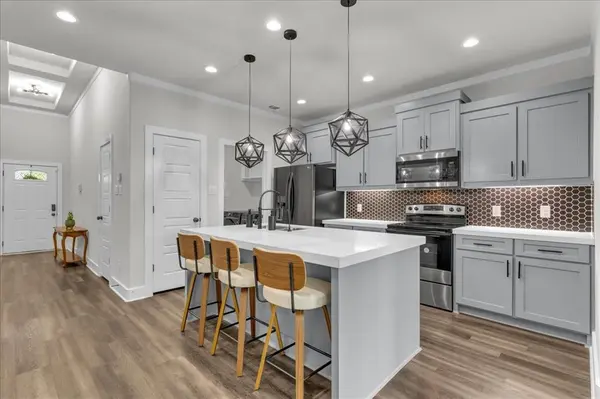 9228 Beckley View Avenue, Dallas, TX 75232