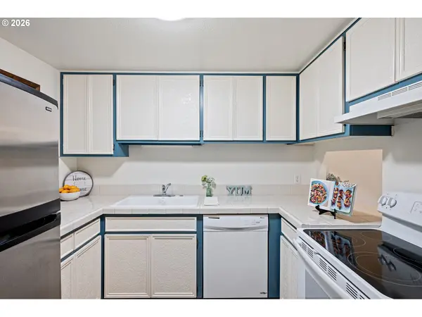 312 HUNINGTON AVE, Eugene, OR 97405