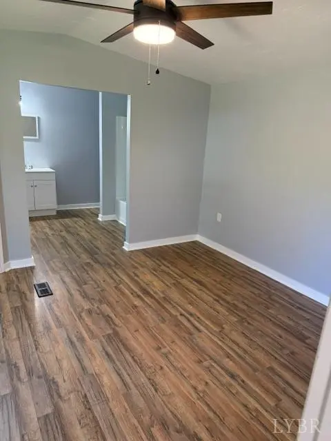 5334 Smith Mountain Lake Pkwy, Huddleston, VA 24104